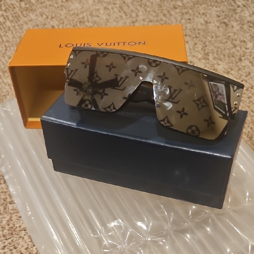 Louis Vuitton Black Sunglasses